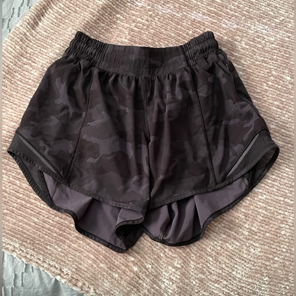 Women’s Lululemon Hotty Hot 4” Shorts